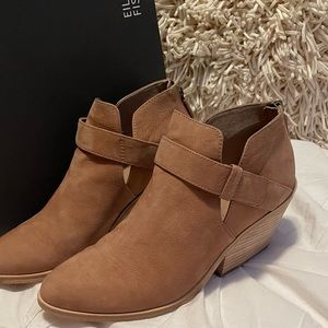 Eileen Fisher booties size 8